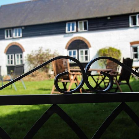 The Waggon And Horses Hotel Great Yeldham Ngoại thất bức ảnh